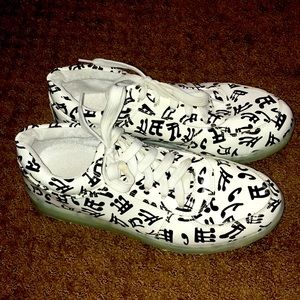 Musical note black & white sneakers women size 8